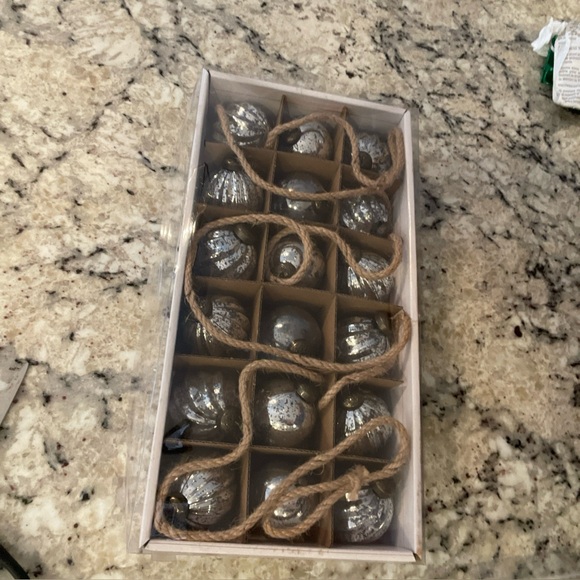 My Texas house shatterproof Silver Ornament Garland 6 ft - Picture 6 of 7